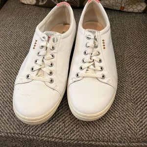 Ecco golf shoes. Size 41 (10-10.5). White leather. In good used condition.